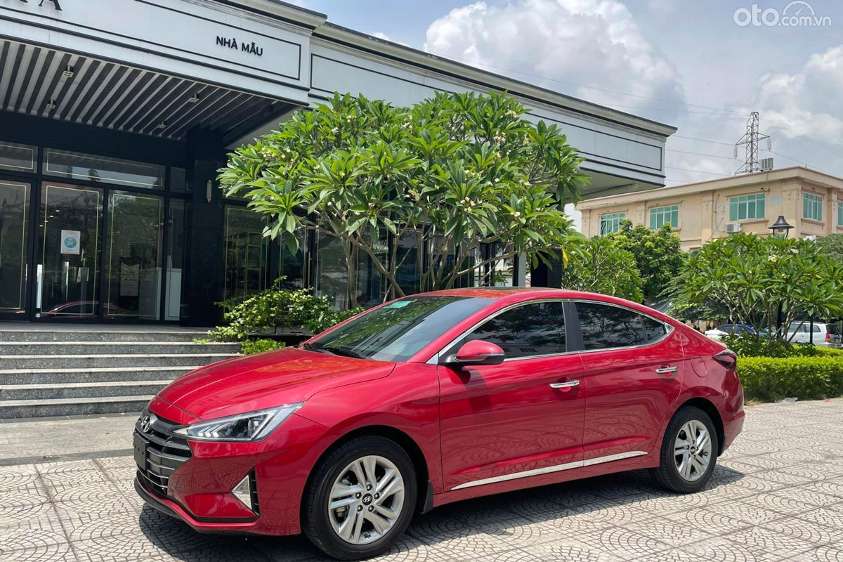Elantra cho khả năng vận hành êm ái, tiết kiệm nhiên liệu 