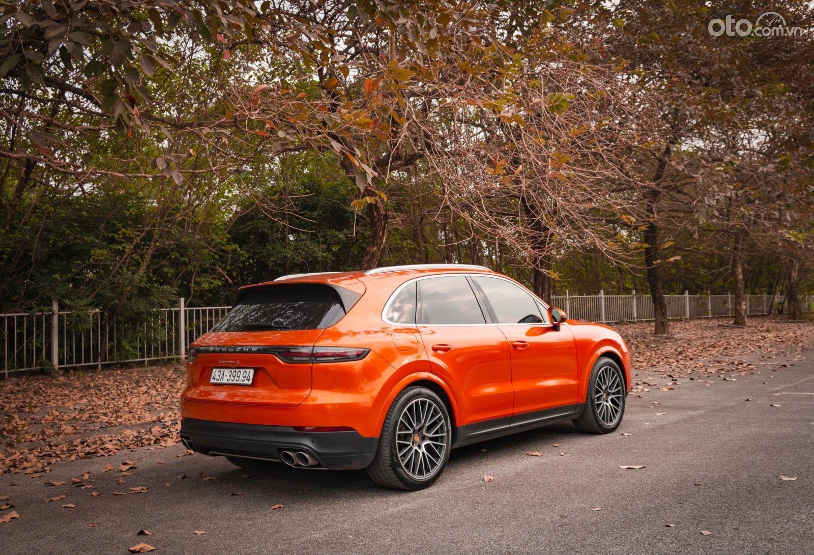 hông xe Porsche Cayenne S 2018.