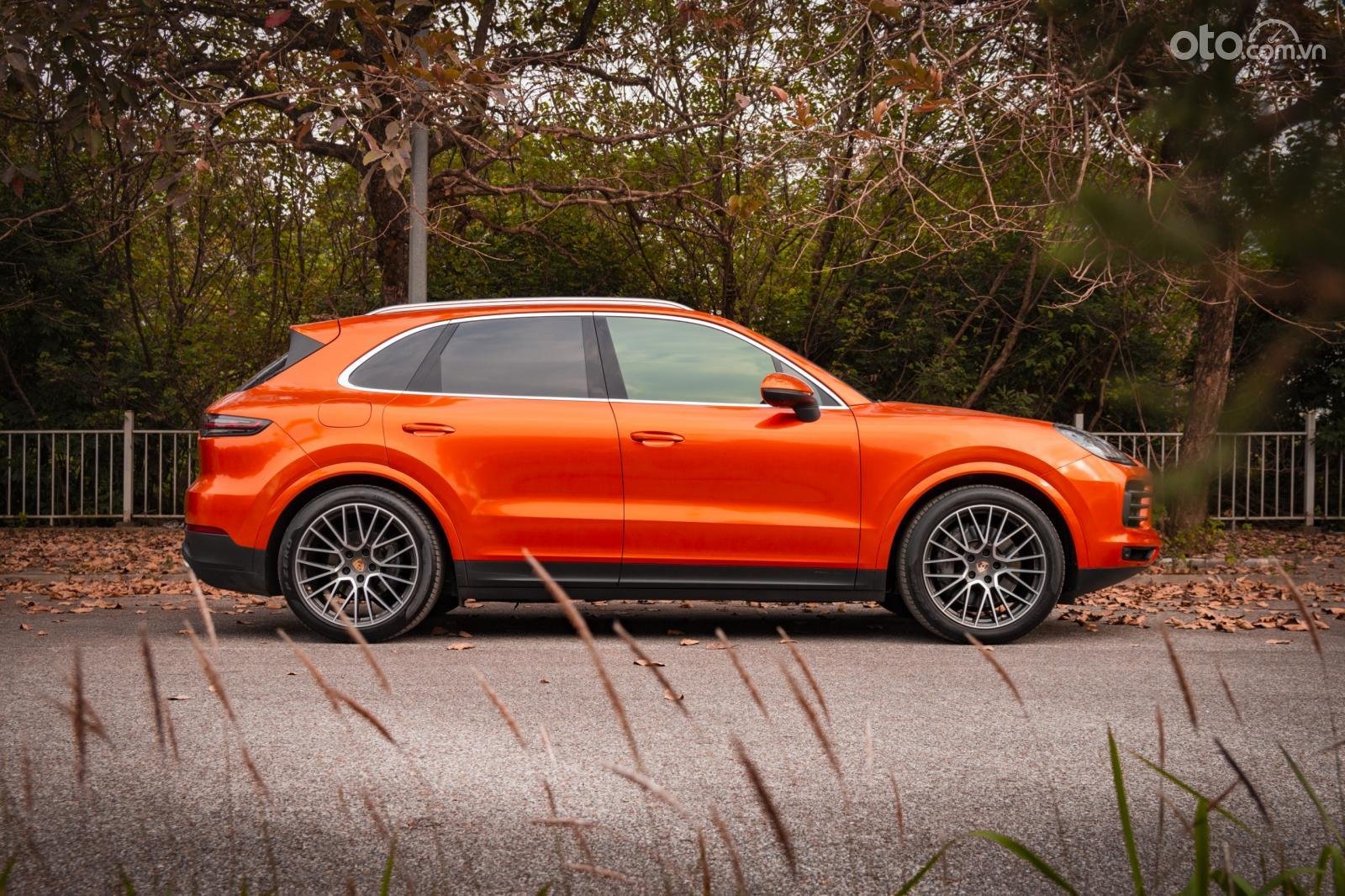 thân xe Porsche Cayenne S 2018.
