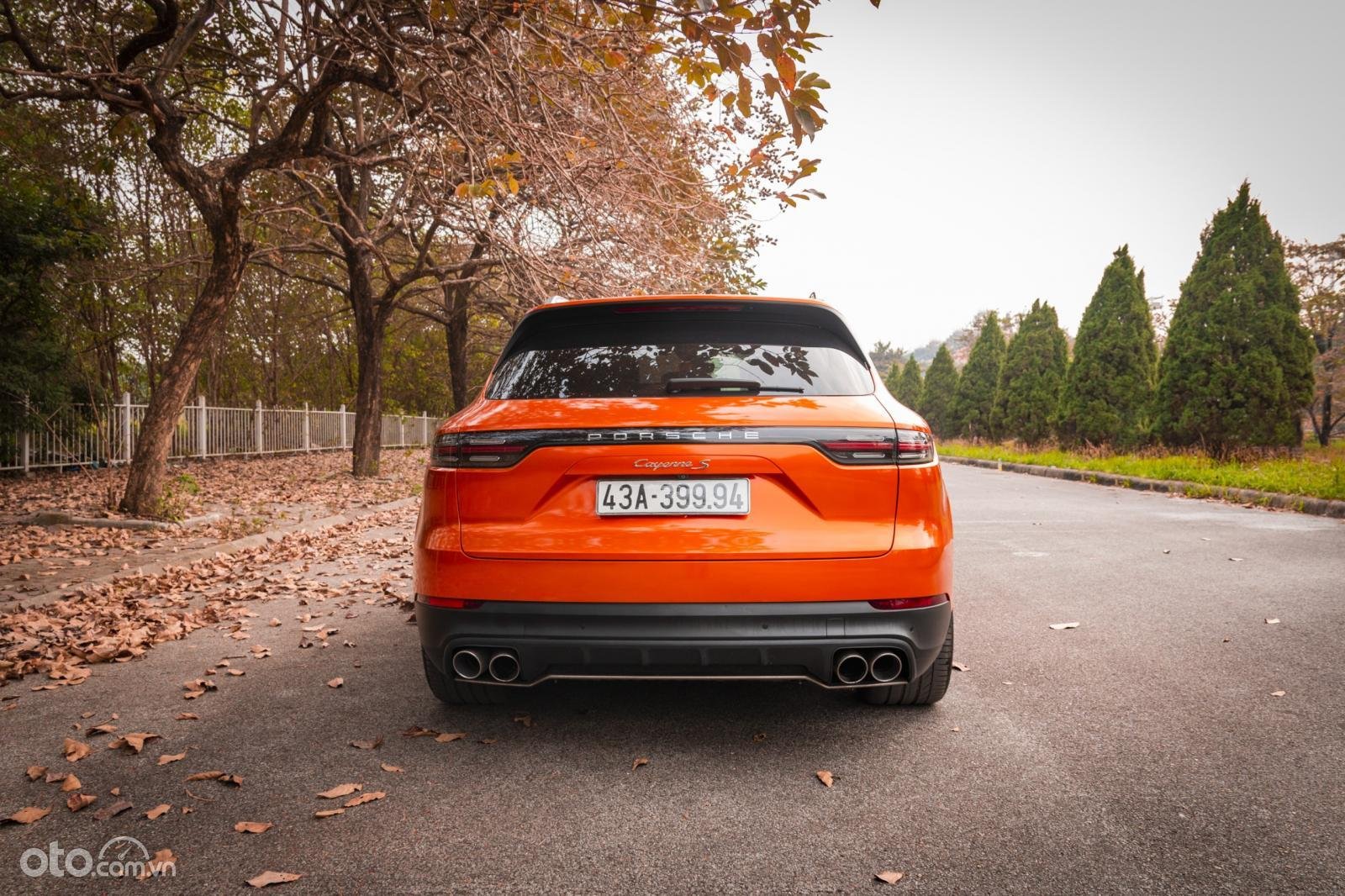 đuôi xe Porsche Cayenne S 2018.