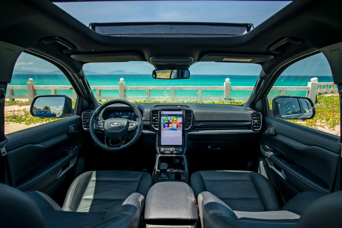 So sánh về nội thất: Ford Everest tiện nghi hơn So sánh về nội thất: Ford Everest tiện nghi hơn