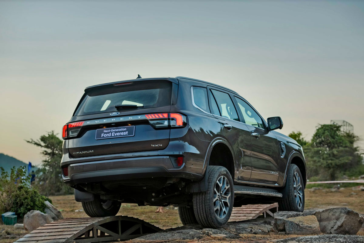 So sánh về trang bị an toàn: Fortuner “lạc hậu” hơn So sánh về trang bị an toàn: Fortuner “lạc hậu” hơn
