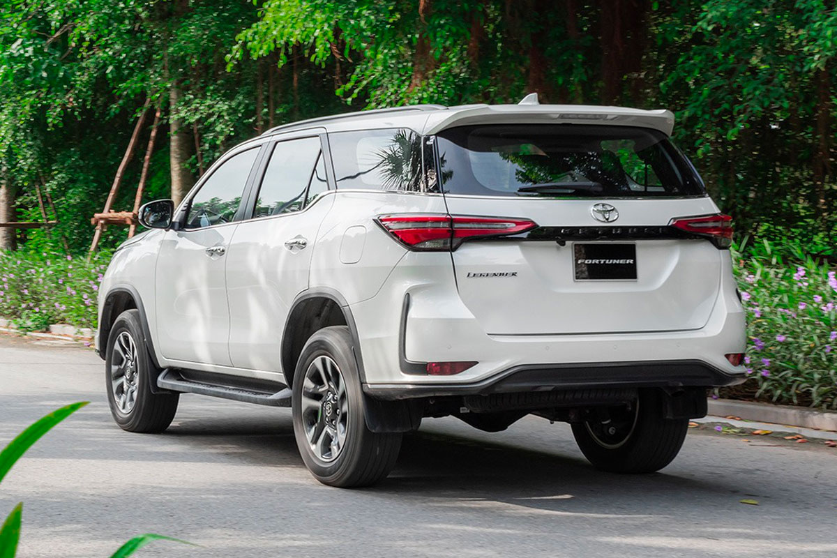 So sánh về trang bị an toàn: Fortuner “lạc hậu” hơn So sánh về trang bị an toàn: Fortuner “lạc hậu” hơn