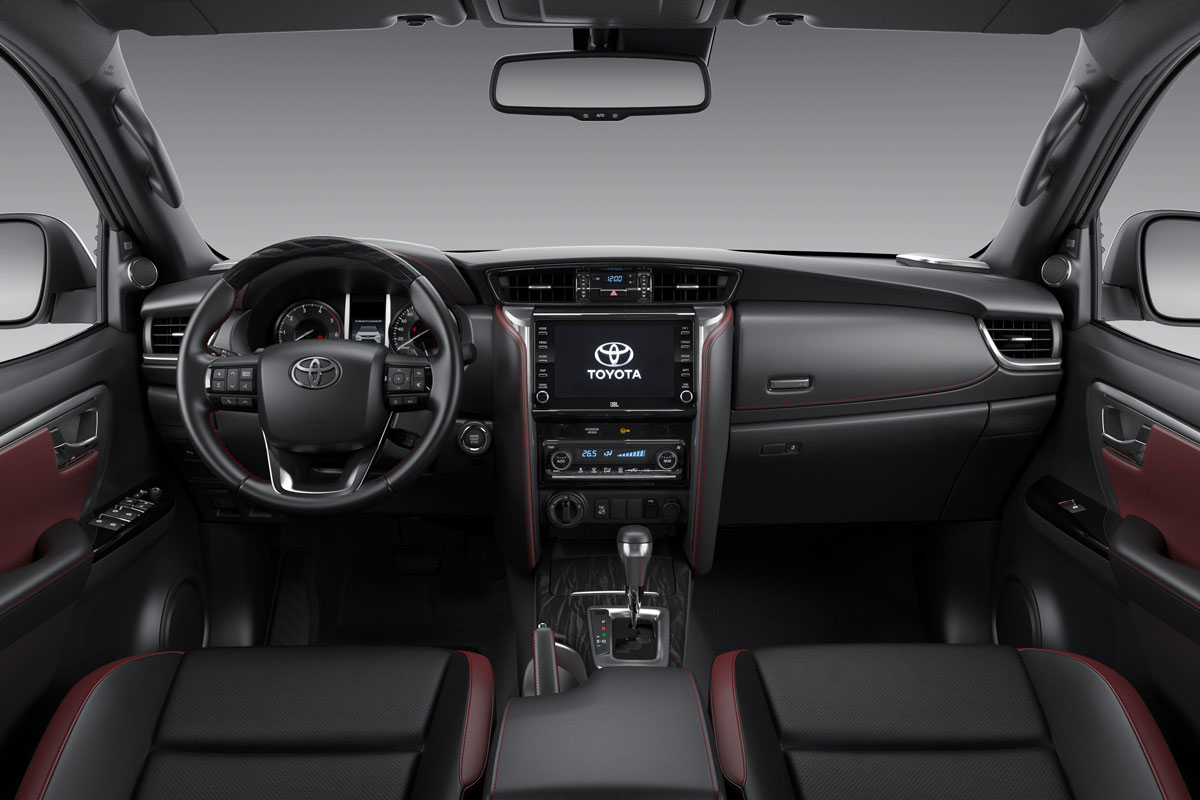 So sánh về nội thất: Ford Everest tiện nghi hơn So sánh về nội thất: Ford Everest tiện nghi hơn