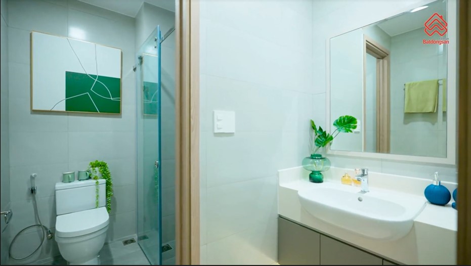 Toilet căn hộ MT Eastmark City được trang bị thiết bị vệ sinh cao cấp