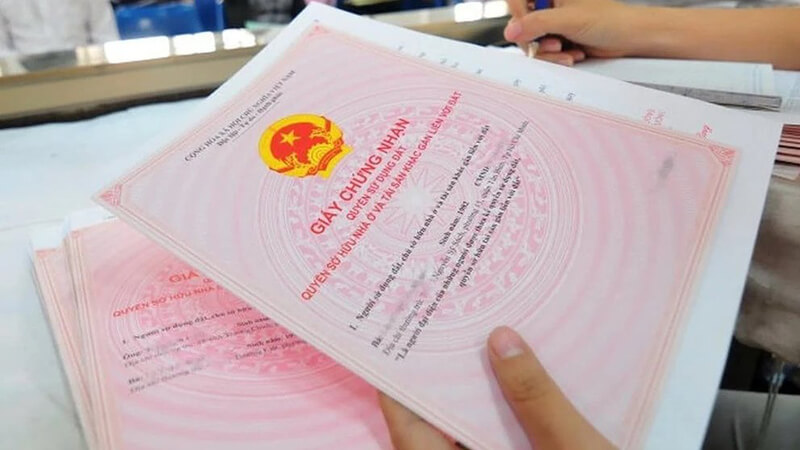 cận cảnh mặt trong sổ đỏ minh họa cho thủ tục hợp thửa đất