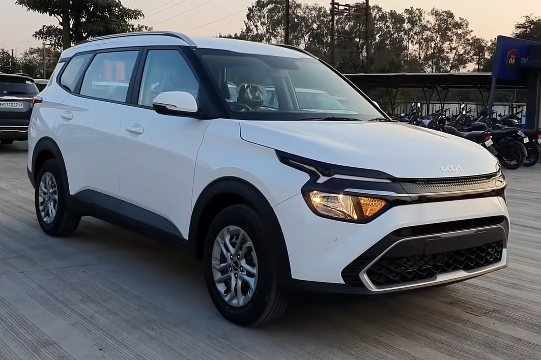 Đại lý đã mở cọc KIA Carens, đối thủ Xpander, Veloz Cross dự kiến ra mắt ngay tháng sau