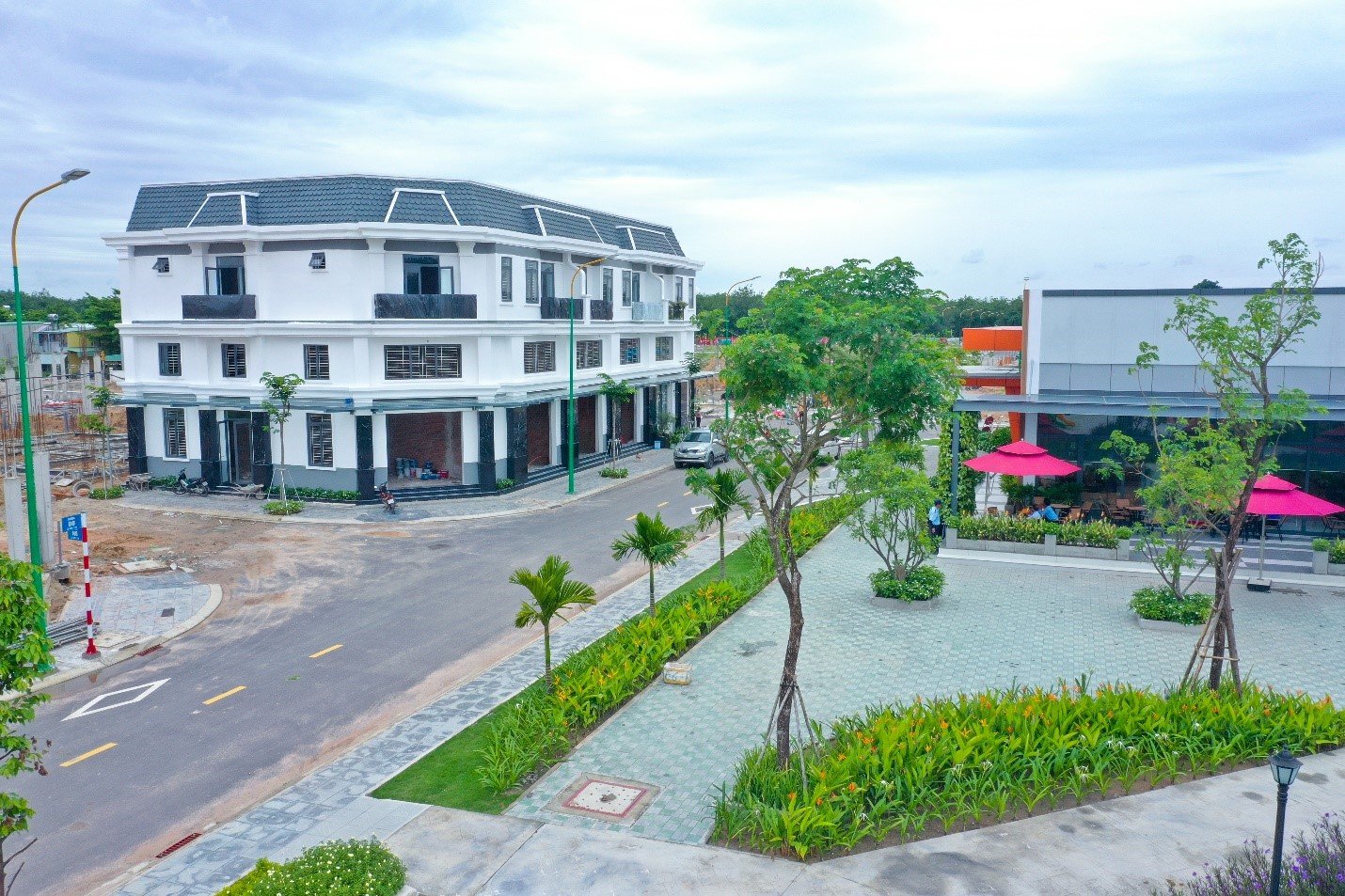 Toàn bộ hạ tầng cơ bản của Richland Residence đã hoàn thiện, những căn nhà phố cũng đang được xây dựng chỉn chu
