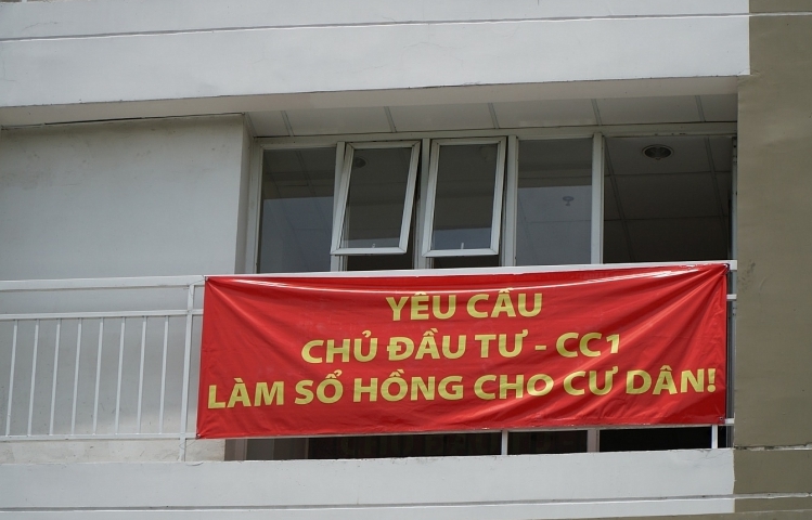 Biểu t&igrave;nh đ&ograve;i cấp sổ hồng cho căn hộ chung cư