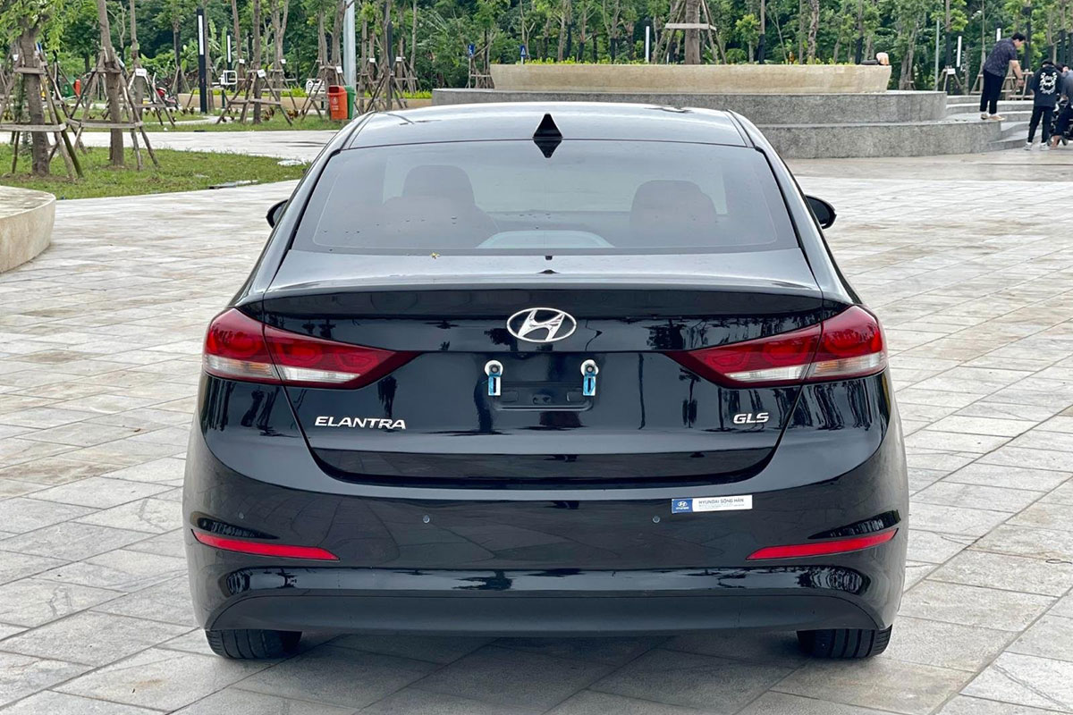 Toyota Corolla Altis 2018 cũ giữ giá tốt hơn Hyundai Elantra 2018 cũ về an toàn1 Toyota Corolla Altis 2018 cũ giữ giá tốt hơn Hyundai Elantra 2018 cũ về an toàn1.