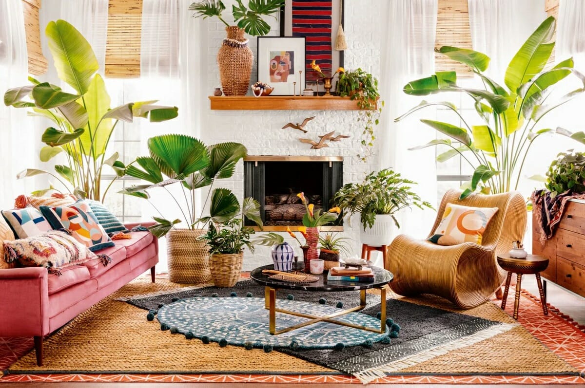 C&acirc;y xanh tươi tốt, chất liệu đay c&oacute;i, m&acirc;y tre đan, bảng m&agrave;u ấm &aacute;p nhấn nh&aacute; l&agrave; những yếu tố kh&ocirc;ng thể thiếu khi b&agrave;i tr&iacute; ph&ograve;ng kh&aacute;ch theo phong c&aacute;ch Boho.