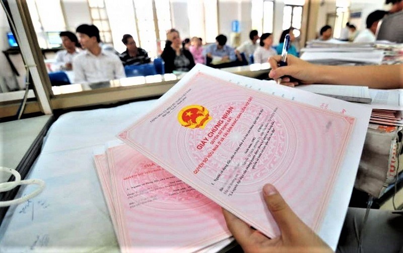hình ảnh cận cảnh bìa trong sổ đỏ minh họa cho thế chấp quyền sử dụng đất vay vốn ngân hàng