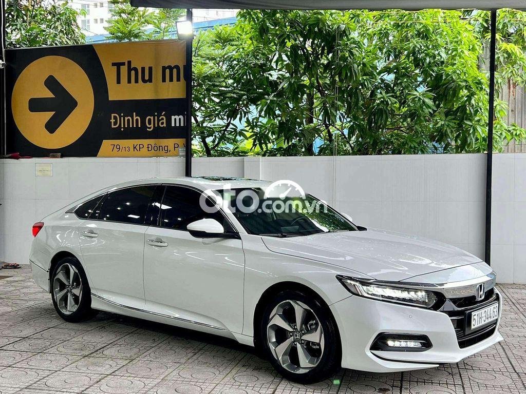 Honda Accord 2020 chạy 0,65 vạn km bán vẫn lời 131 triệu đồng so với hàng mới đại xả kho.