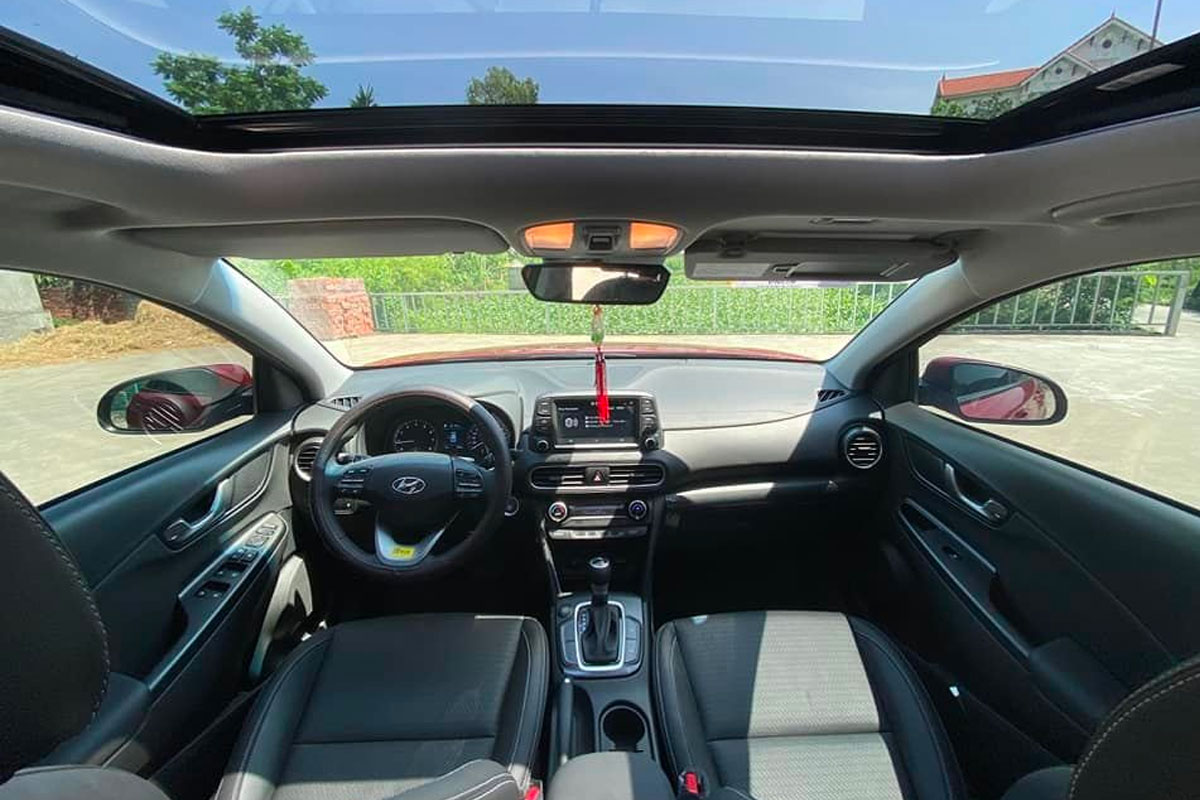 So sánh Hyundai Kona và KIA Seltos cũ: Khoang cabin So sánh Hyundai Kona và KIA Seltos cũ: Khoang cabin