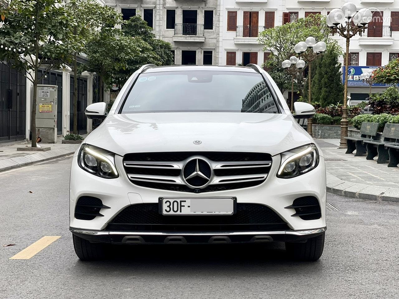 Ngoại thất xe Mercedes-Benz GLC 300 4MATIC 2017.