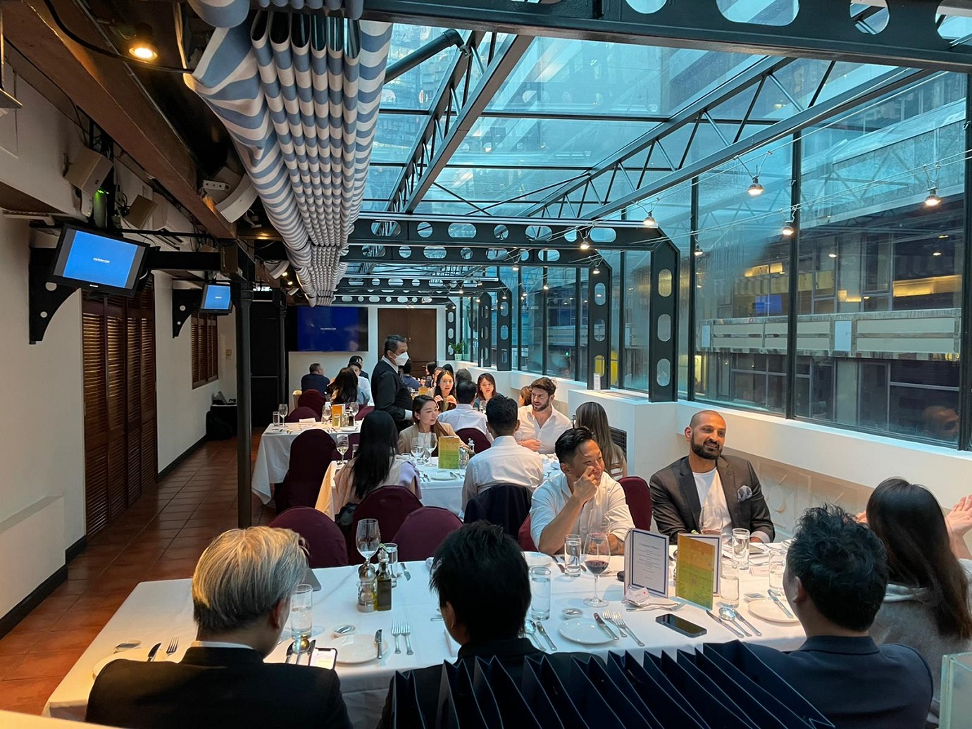  Hội thảo giới thiệu độc quyền Happy One Central tại Hong Kong diễn ra s&ocirc;i nổi.