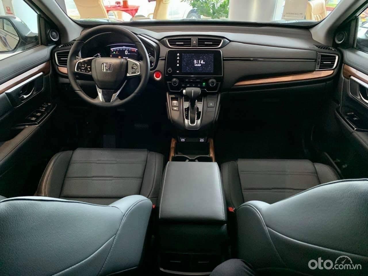 khoang lái Honda CR-V rộng rãi, hiện đại và đậm chất thẩm mỹ .