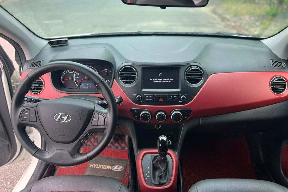 So s&aacute;nh VinFast Fadil v&agrave; Hyundai Grand i10 cũ: Khoang cabin&nbsp;