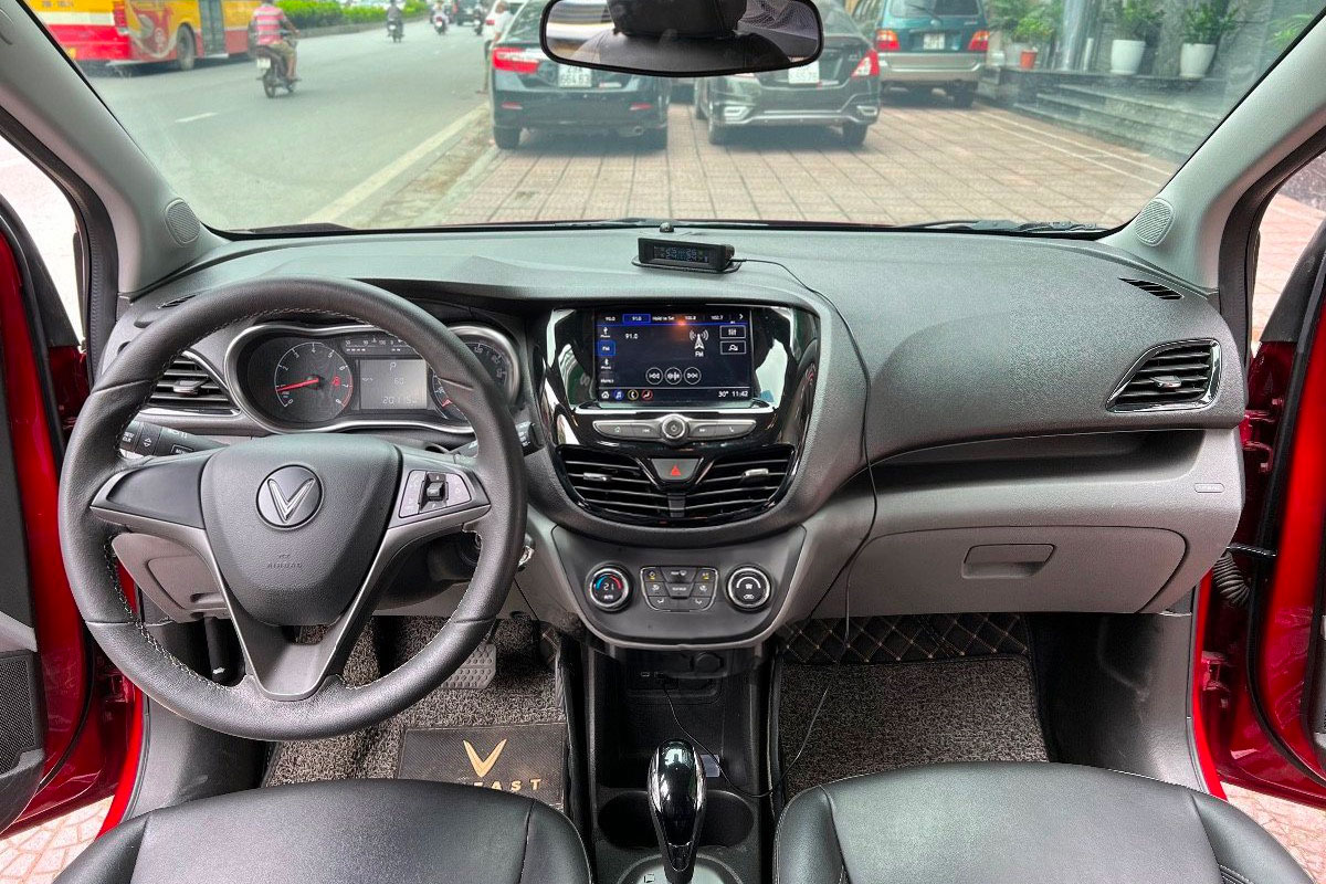 So s&aacute;nh VinFast Fadil v&agrave; Hyundai Grand i10 cũ: Khoang cabin&nbsp;