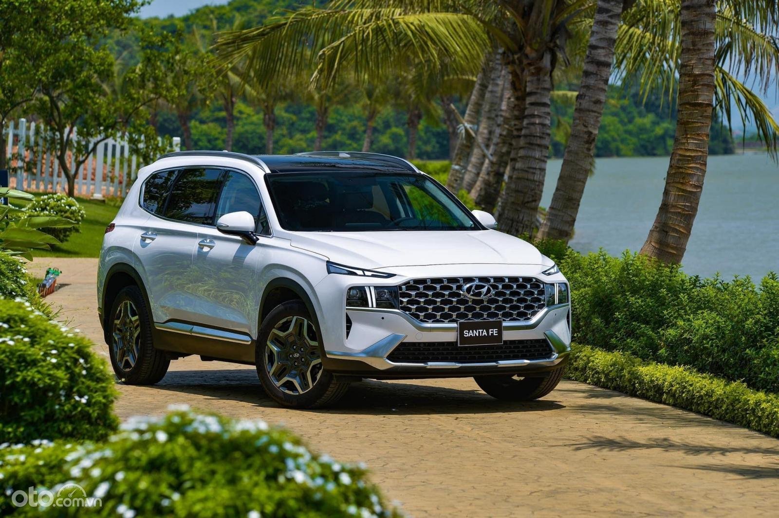 Hyundai Santa Fe giữ vững vị trí ngai vàng phân khúc tháng 8/2022