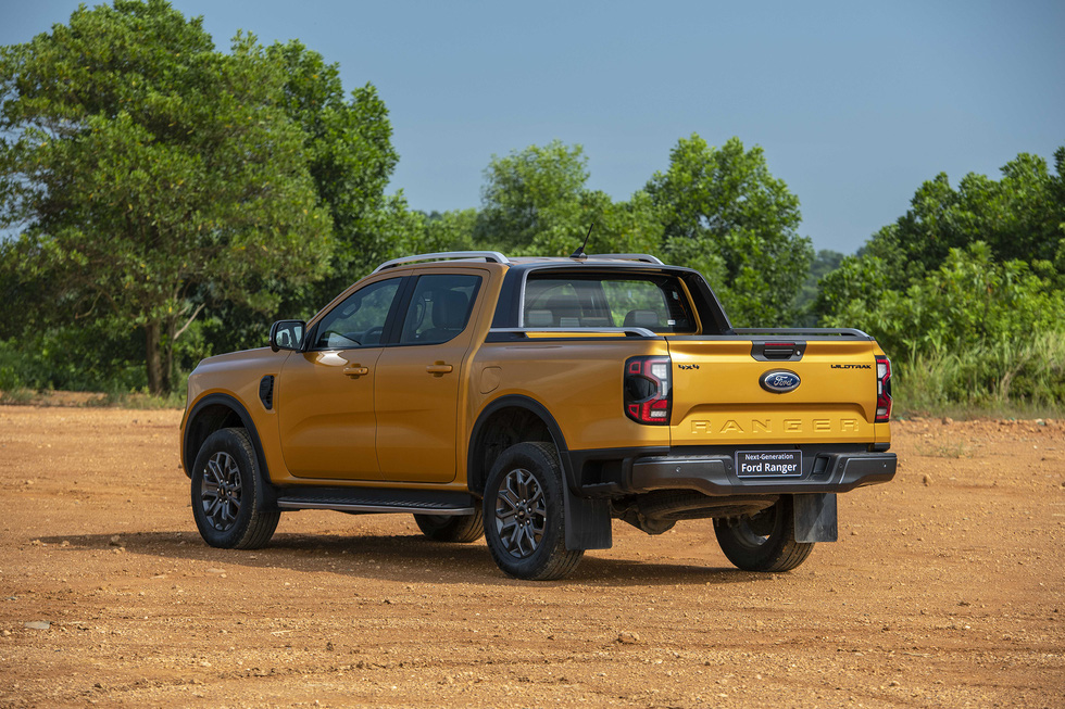 Thông số kỹ thuật xe Ford Ranger 2023: Trang bị an toàn.