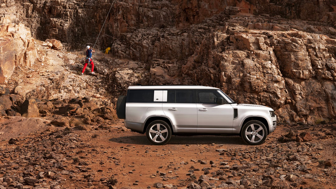 Defender 130 là biến thể lớn và cao cấp nhất của dòng xe địa hình thuộc Land Rover