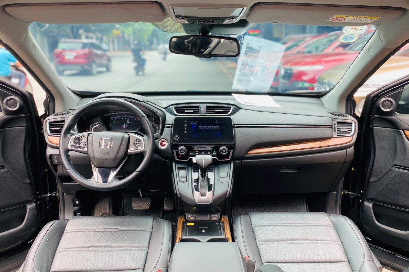 Là sản phẩm của thương hiệu ô tô danh tiếng lâu đời, sự bền bỉ của CR-V là điều đã được kiểm chứng rõ ràng. 1