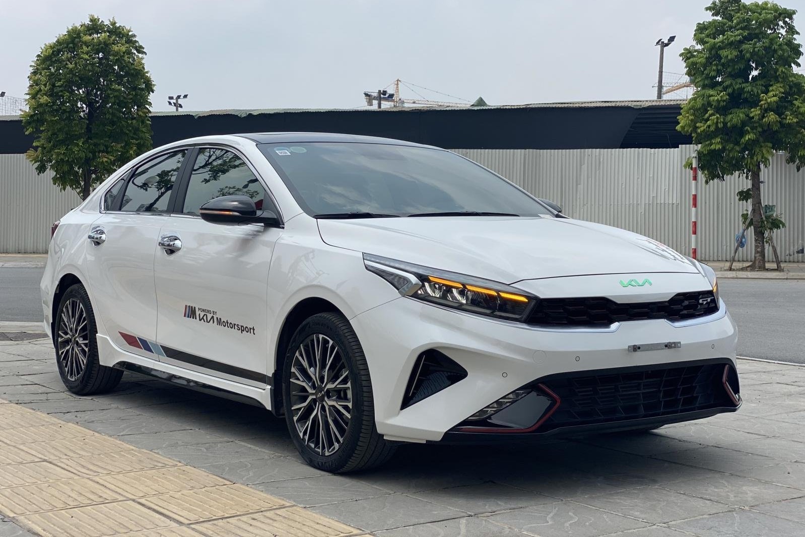 Trình làng chưa đầy nửa năm, KIA K3 GT 2022 lên sàn với giá 