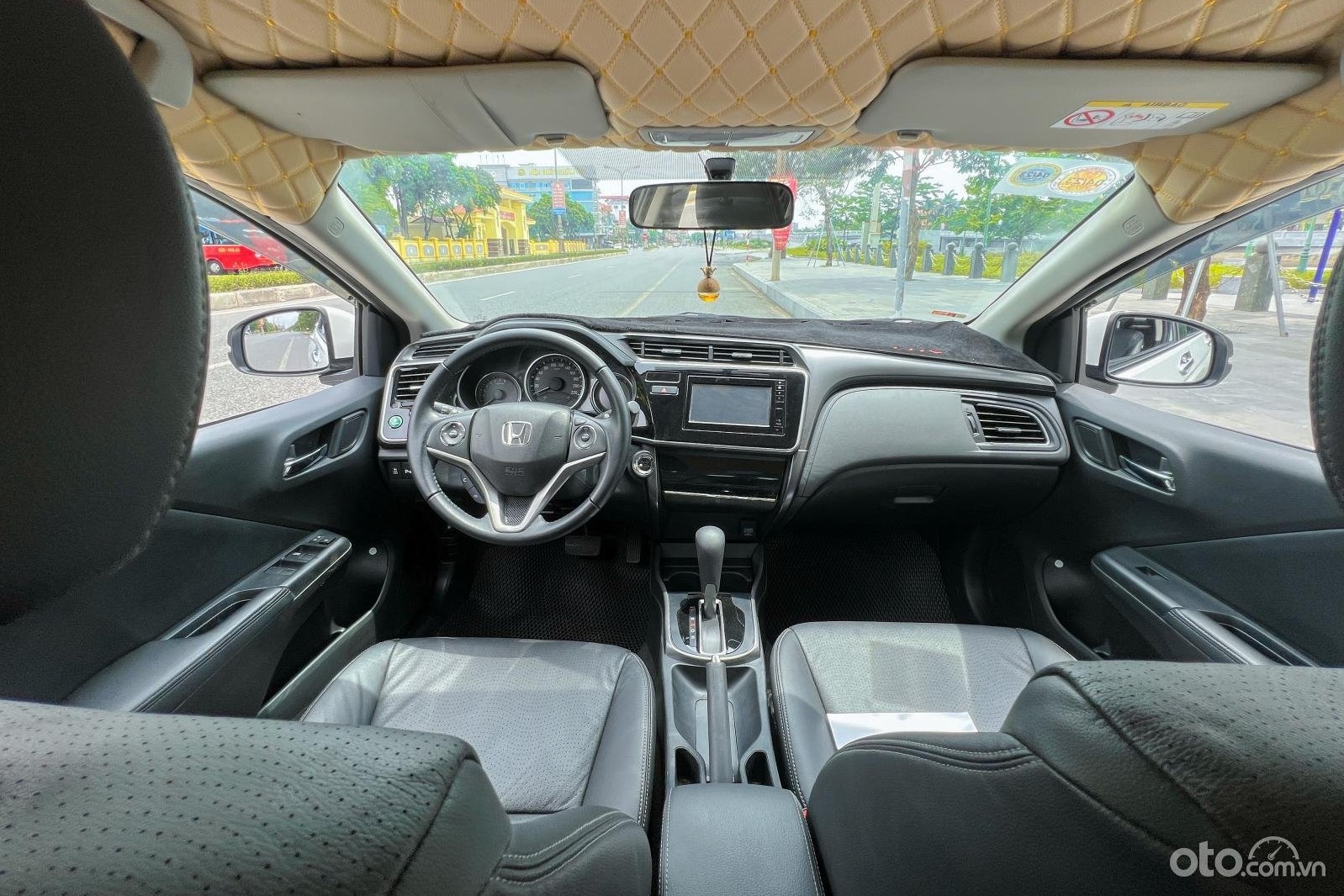 Khoang nội thất màu đen bền màu của Honda City,