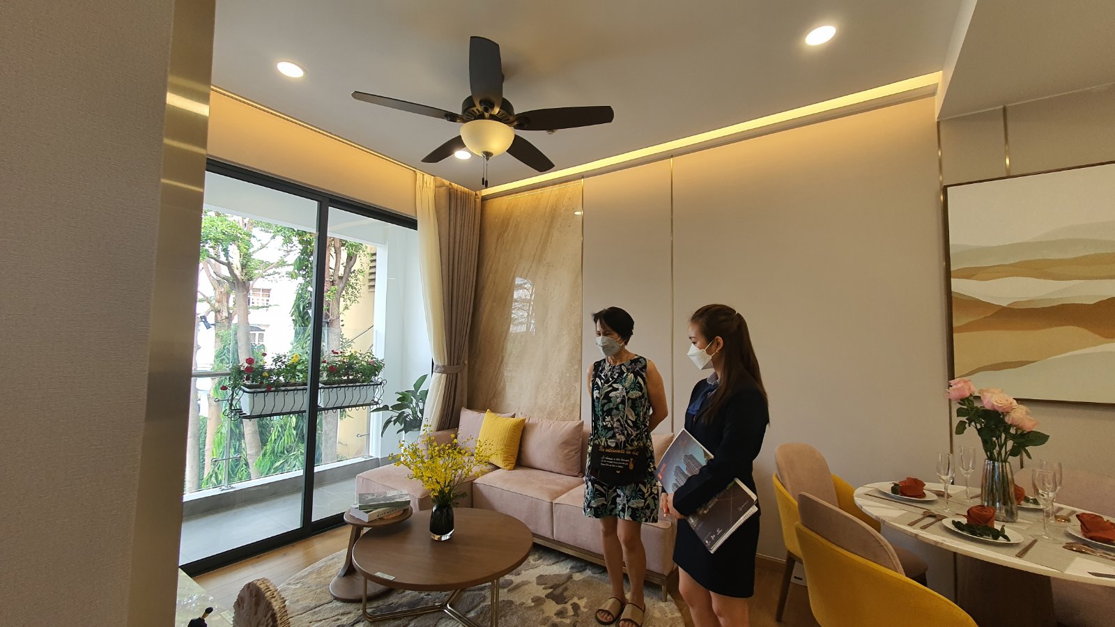 H&igrave;nh ảnh kh&aacute;ch đi xem dự &aacute;n tại TP.HCM