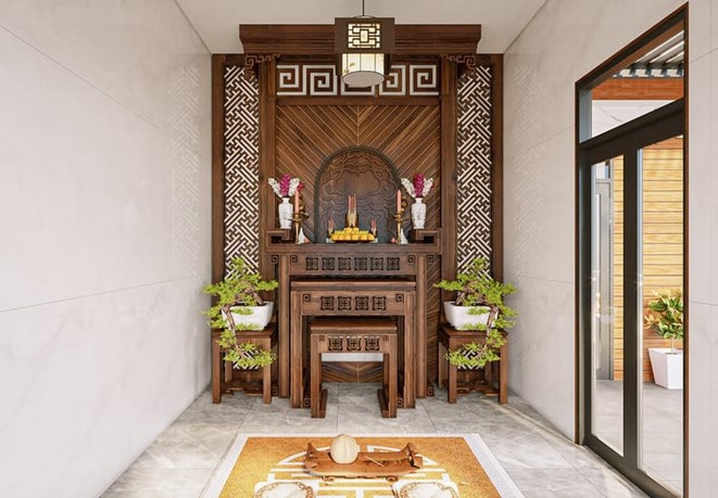 Vẫn l&agrave; lối b&agrave;i tr&iacute; đối xứng, nội thất gỗ chạm trổ tinh tế, kh&ocirc;ng gian ph&ograve;ng thờ to&aacute;t l&ecirc;n vẻ trang trọng, t&ocirc;n nghi&ecirc;m cần c&oacute;.