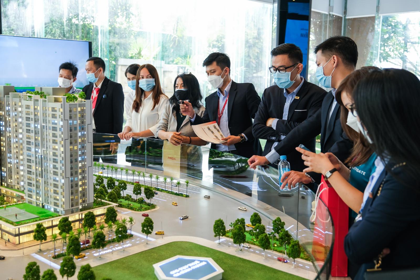 H&igrave;nh ảnh kh&aacute;ch h&agrave;ng tại một dự &aacute;n ở TP.HCM