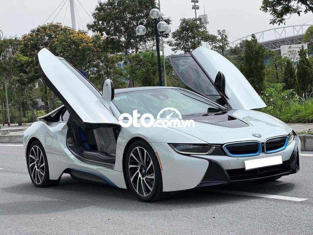 Xe hybrid thể thao BMW i8 cũ vẫn rất đắt giá dù đã khai tử.