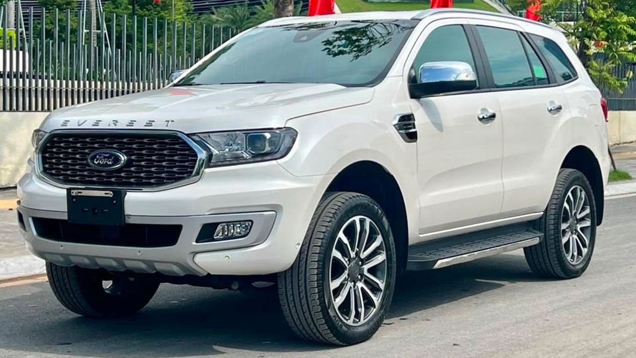 Lăn b&aacute;nh 68km, Ford Everest 2022 rao b&aacute;n với mức gi&aacute; bất ngờ