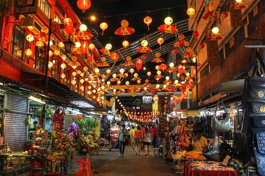 Phố người Hoa cạnh Chợ Lớn