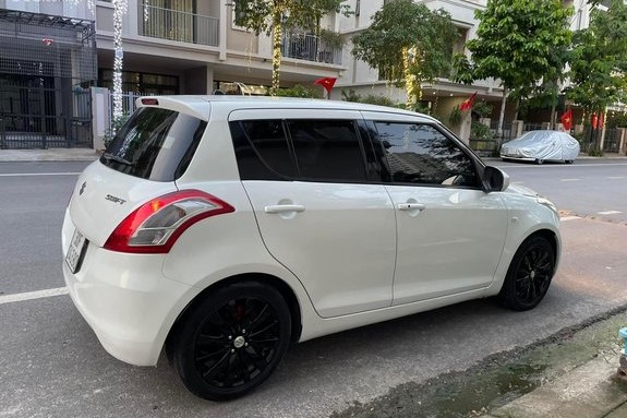 Trên thị trường xe cũ, Suzuki Swift được chào bán quanh mộc 315 - 575 triệu đồng 1