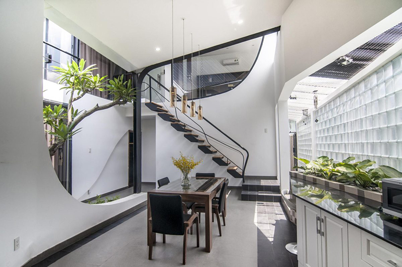 Sân vườn, tiểu cảnh hoặc giếng trời 