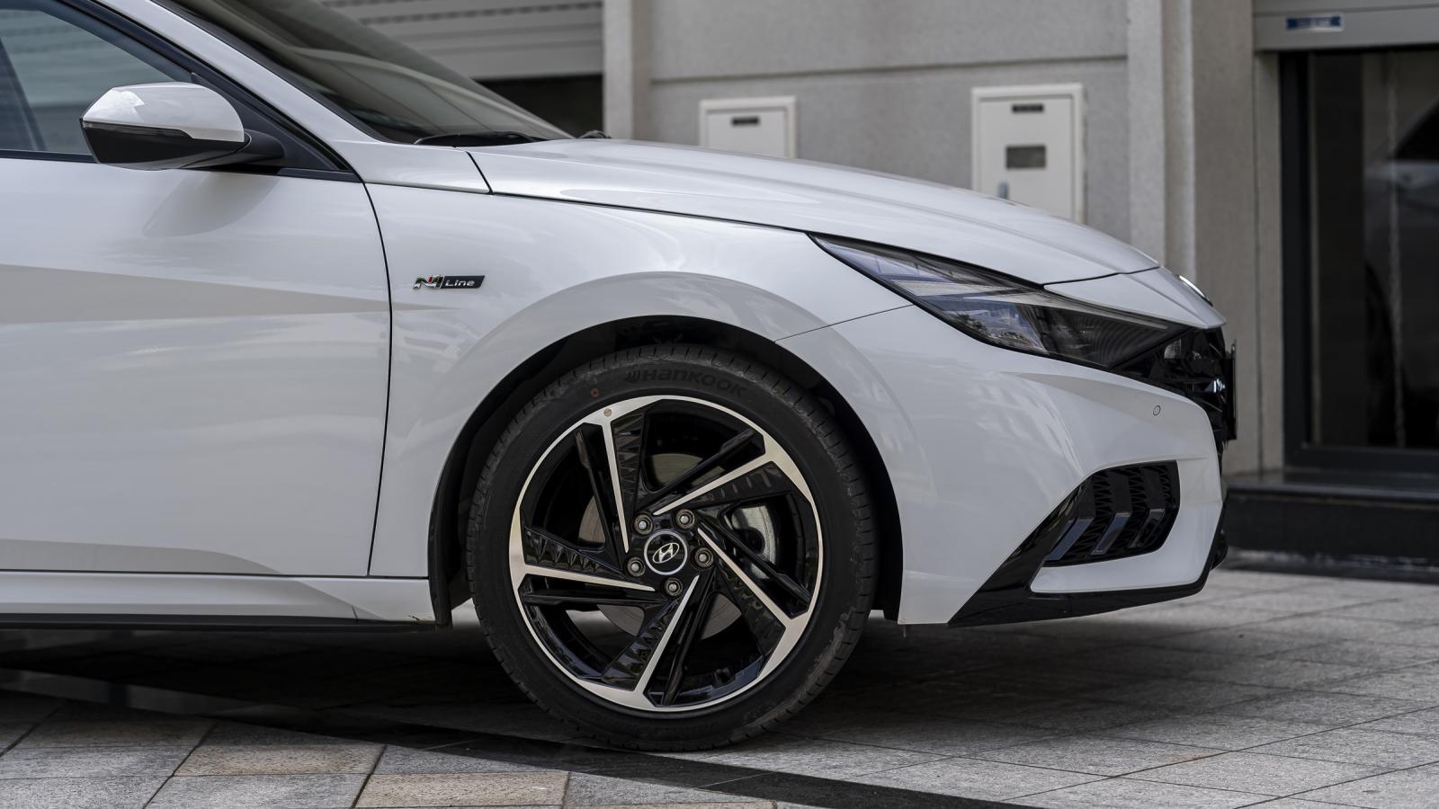 La-zăng 18 inch trên Hyundai Elantra N-Line đang lớn nhất phân khúc.