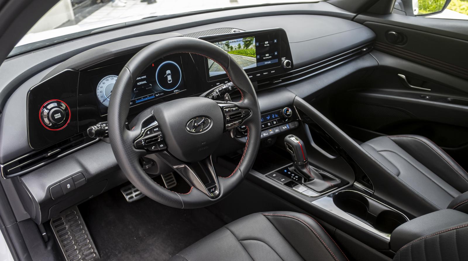 All New Elantra sở hữu không gian nội thất rộng rãi, tiện nghi nhờ gia tăng kích thước chiều dài, rộng và trục cơ sở.