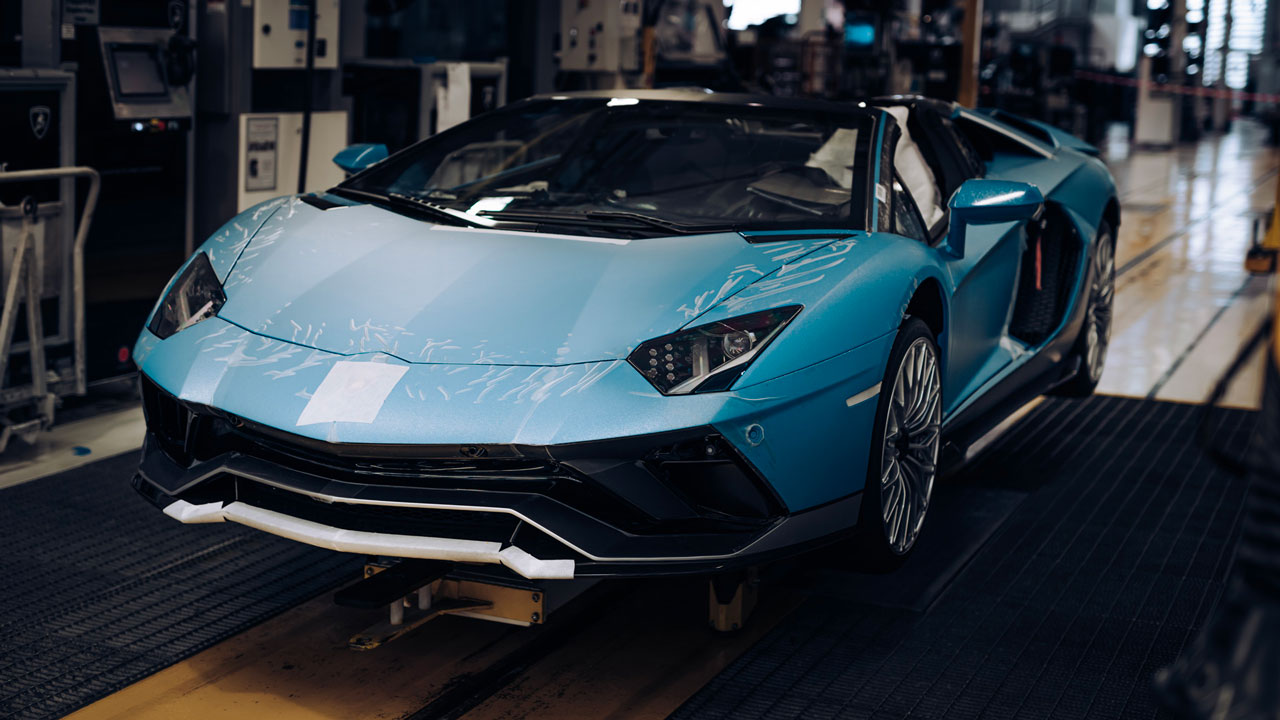 Sau hơn 11 năm ra mắt, siêu xe Lamborghini Aventador chính thức khai tử 