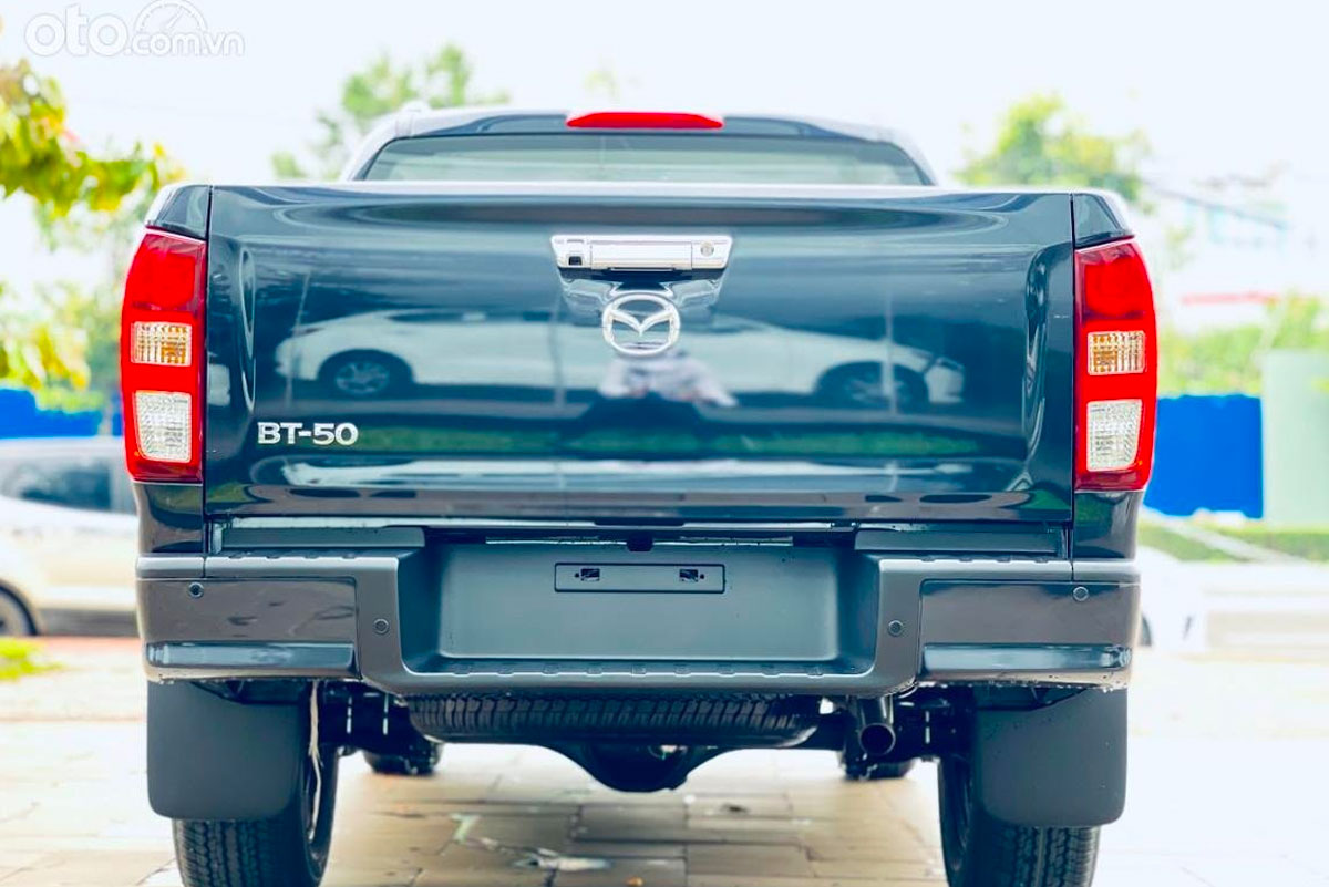 So s&aacute;nh Mazda BT50 v&agrave; Toyota Hilux cũ: Về vận h&agrave;nh