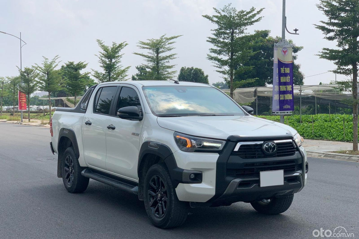 So s&aacute;nh Mazda BT50 v&agrave; Toyota Hilux cũ: Về trang bị ngoại thất
