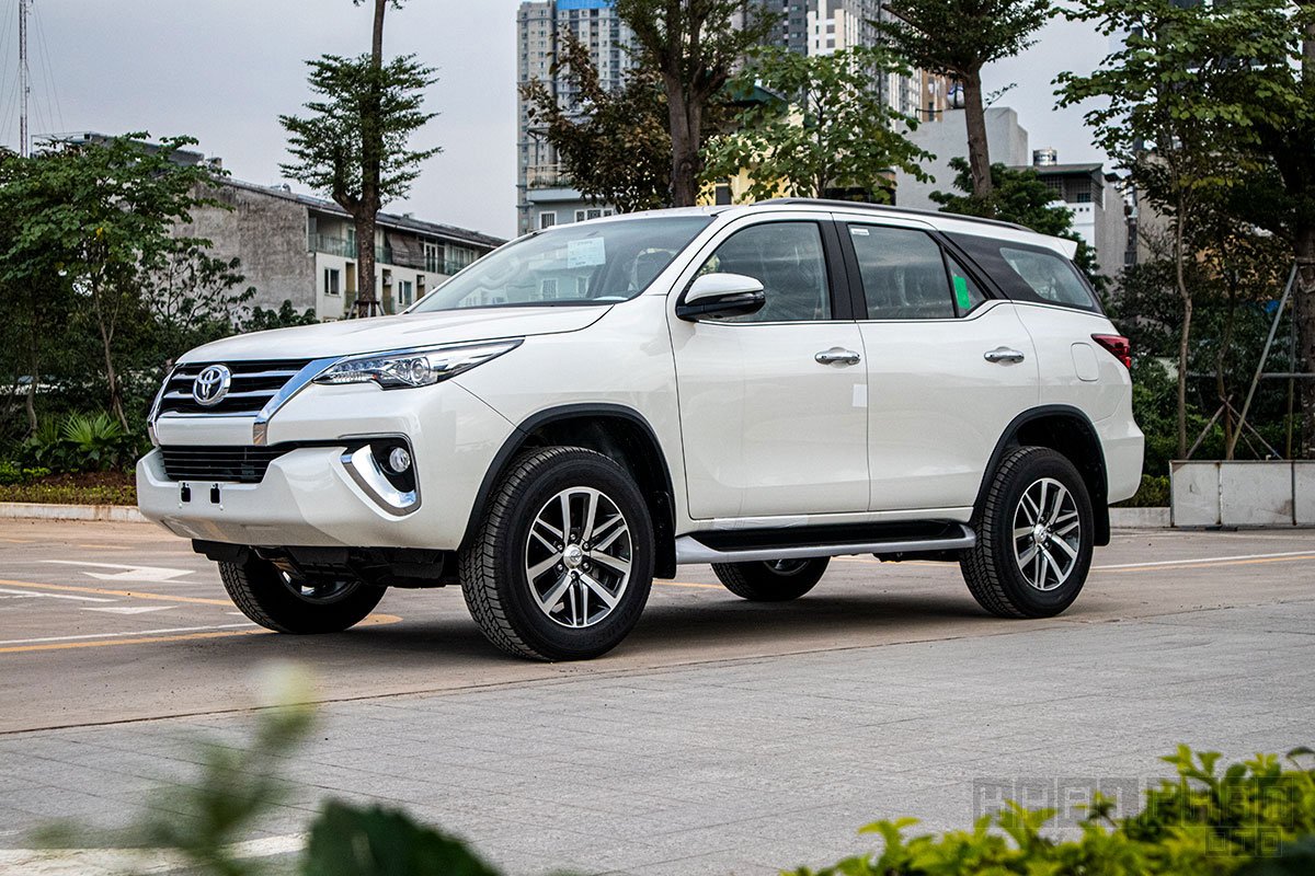 Toyota ​Fortuner phù hợp chạy trong nội đô hoặc nơi có địa hình êm ái. 1