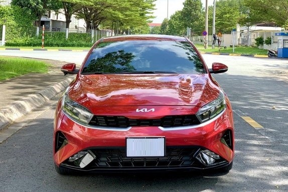 KIA K3 và Mazda 3 đều là những xe ăn khách trên thị trường. KIA K3 và Mazda 3 đều là những xe ăn khách trên thị trường. 1