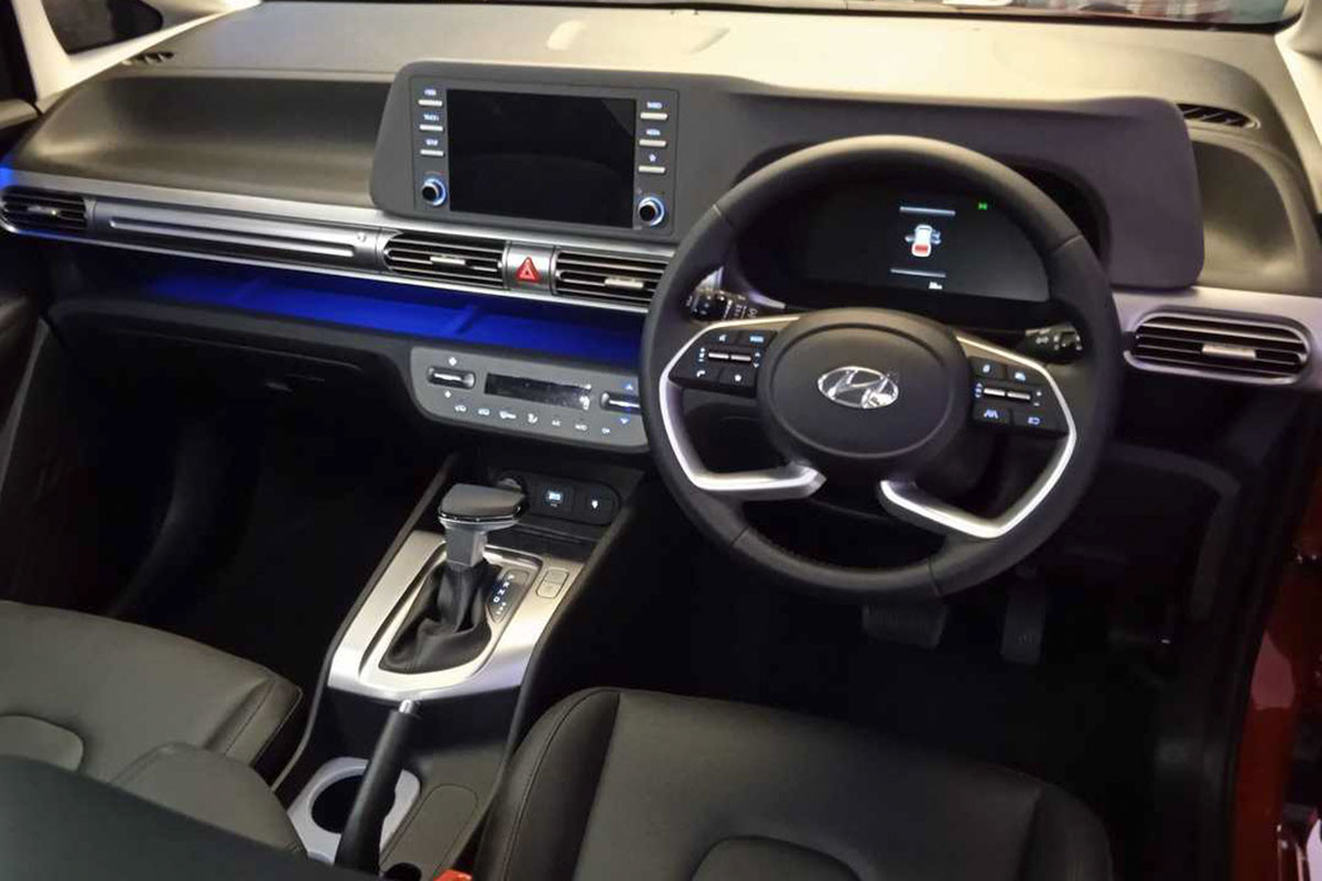 Khoang nội thất Hyundai Stargazer.
