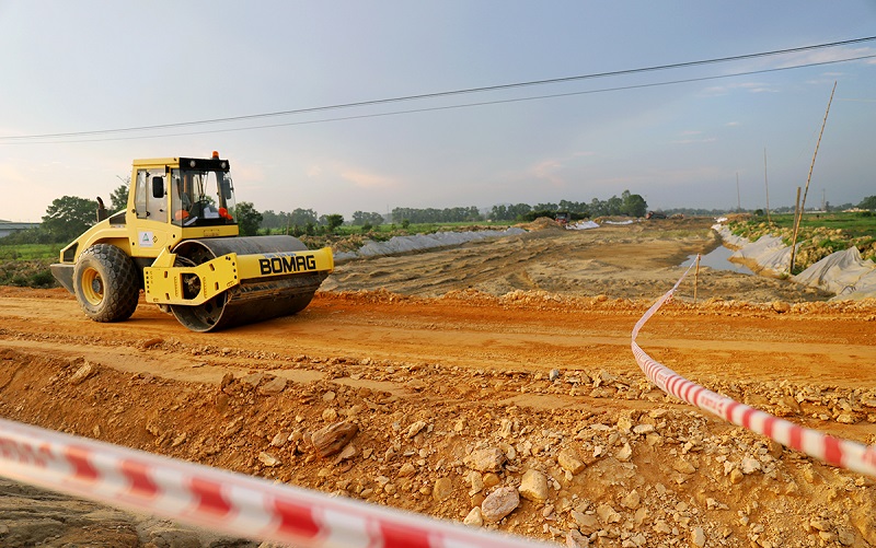 Ch&iacute;nh quyền sẽ th&ocirc;ng b&aacute;o gi&aacute; đền b&ugrave; cho chủ đất sau khi c&oacute; quyết định thu hồi đất l&agrave;m đường