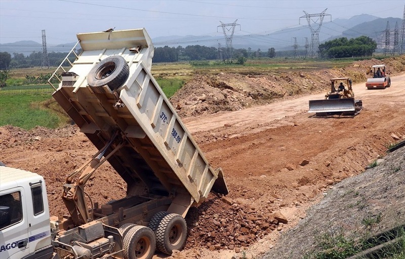 mức gi&aacute; đền b&ugrave; với từng loại đất bị thu hồi để l&agrave;m đường
