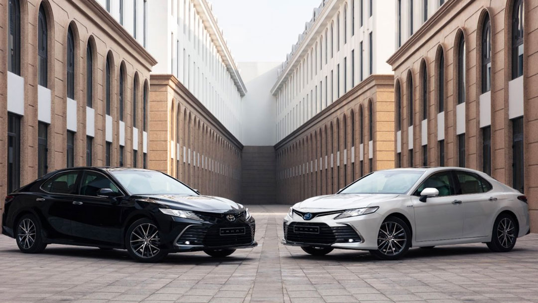 Toyota Camry 2022 bao gồm 4 phi&ecirc;n bản, nhiều hơn 2 phi&ecirc;n bản so với đời cũ. 