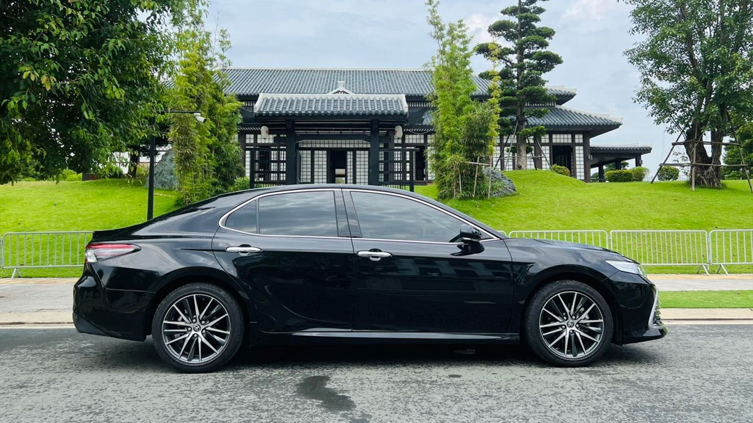 So s&aacute;nh xe Toyota Camry 2022 v&agrave; Toyota Camry 2021: Về ngoại thất