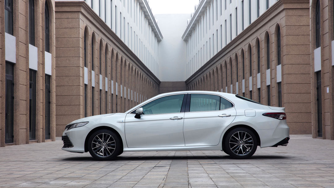 So s&aacute;nh xe Toyota Camry 2022 v&agrave; Toyota Camry 2021: Về ngoại thất